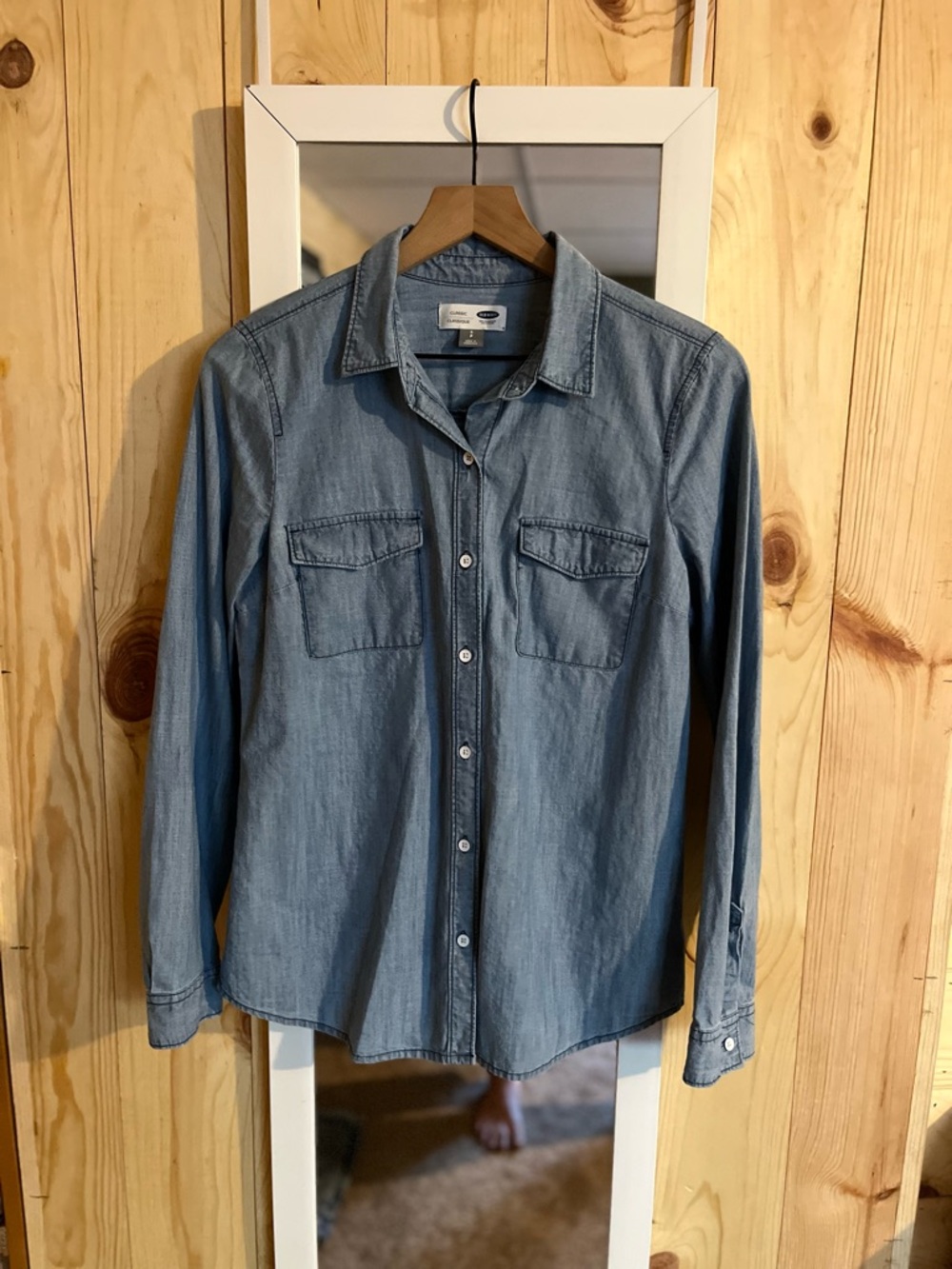 ☀️ $3/15☀️ Old Navy Chambray Cotton Button Down Shirt